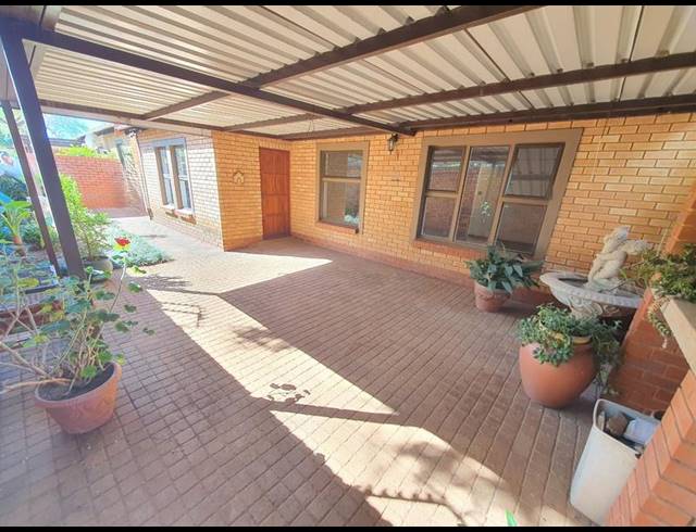 2 BEDROOM TOWNHOUSE FOR SALE IN MONTANA TUINE